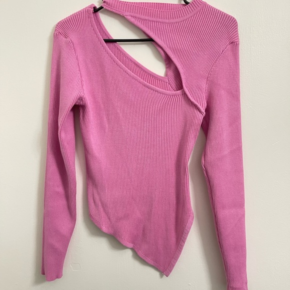 Tops - SOLD❌❌Long sleeve cute top💞